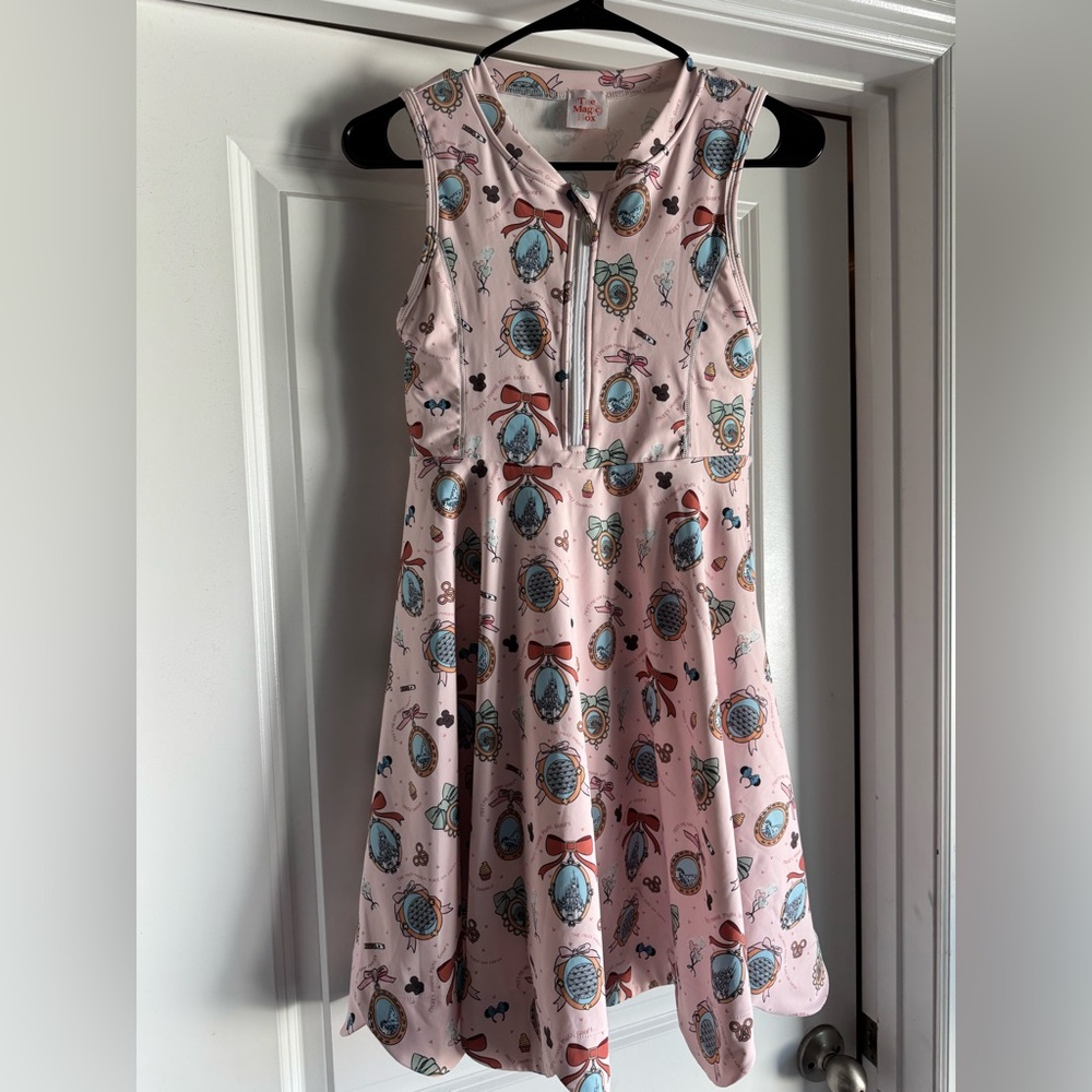 S/M Disney World Parks Zip Scallop Dress